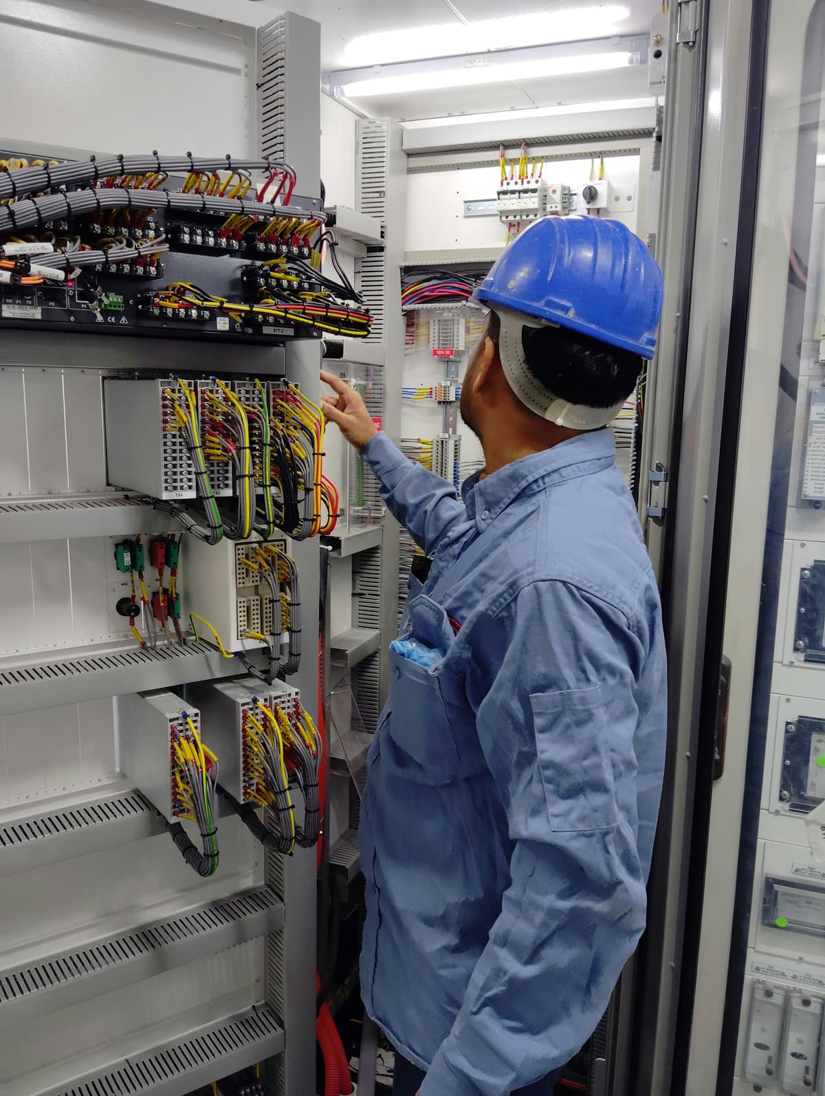 Industrial electrical control panels: actual uses in the plant and when to renew them